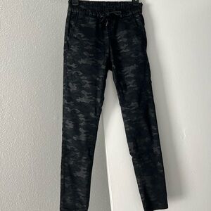 Bevy Flog Shely Black Camo Pants